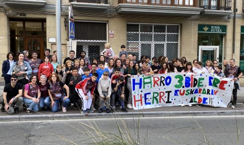 ¡Hirubide, también, a favor del euskara!