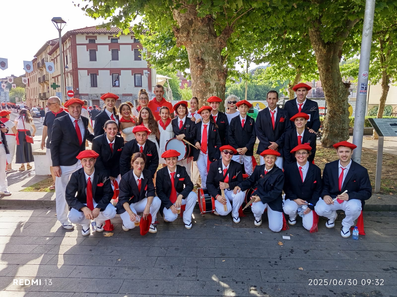 La comunidad educativa de Hirubide en las fiestas de Irun